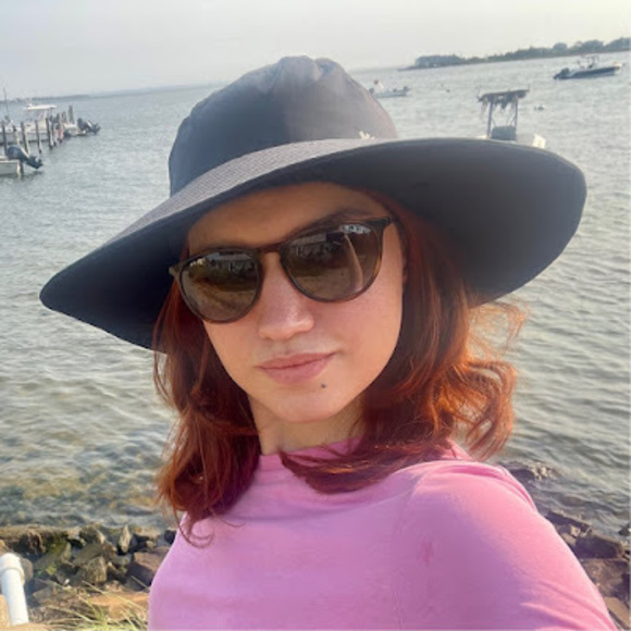 Meet your Posher, Luiza - Picture 1 of 1